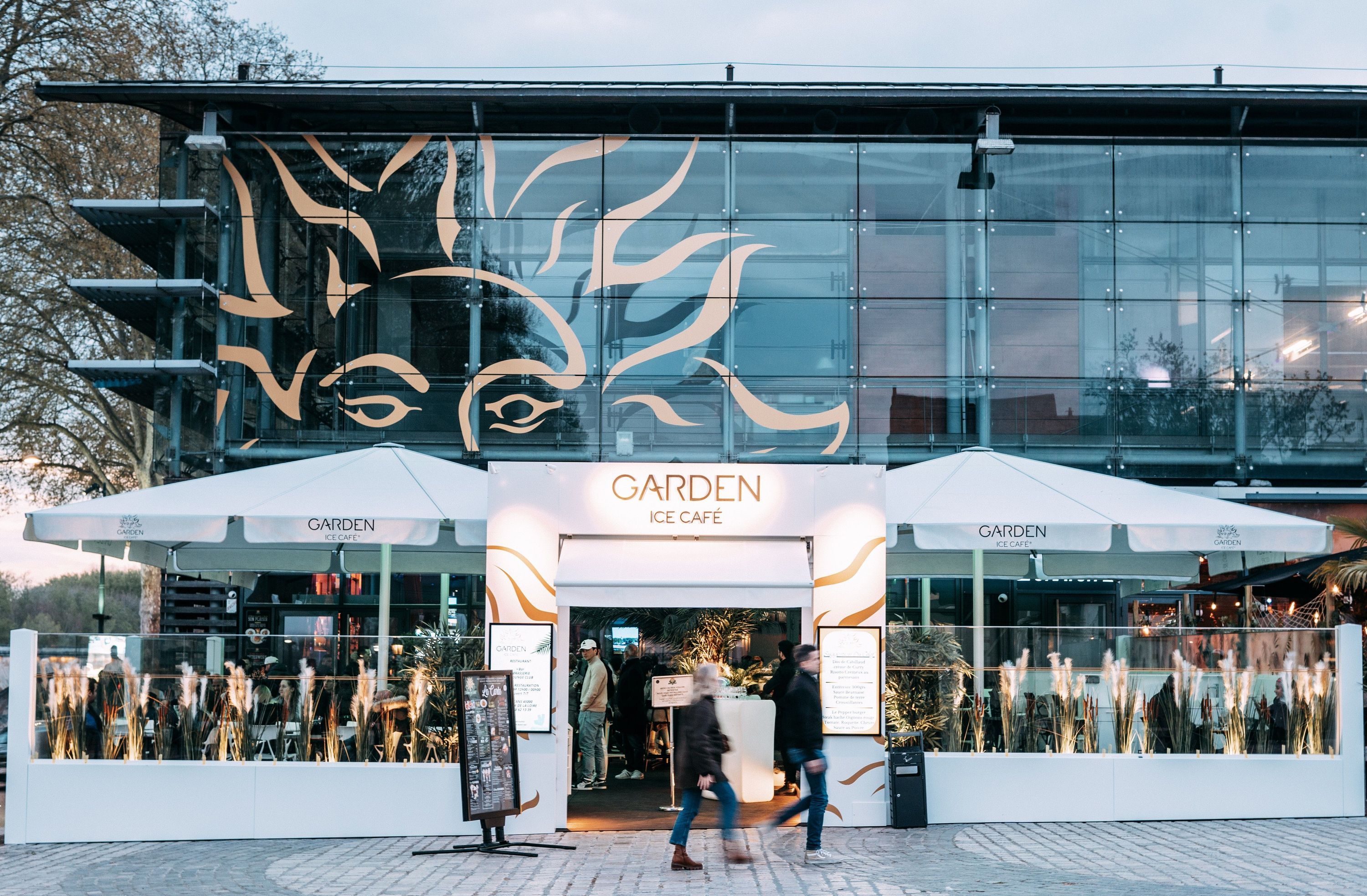 Restaurant Garden Ice Café à Orléans avec terrasse et ambiance chaleureuse.